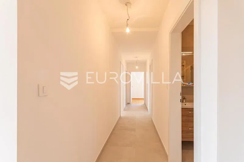 Varaždin, Grabanice a four-room apartment with an area of 98.61 m² – 3