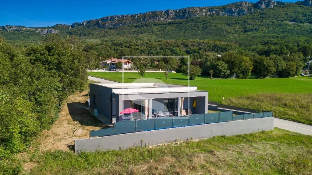 Prizemnica s 2 spavaće, bazenom i lijepim pogledom - Buzet