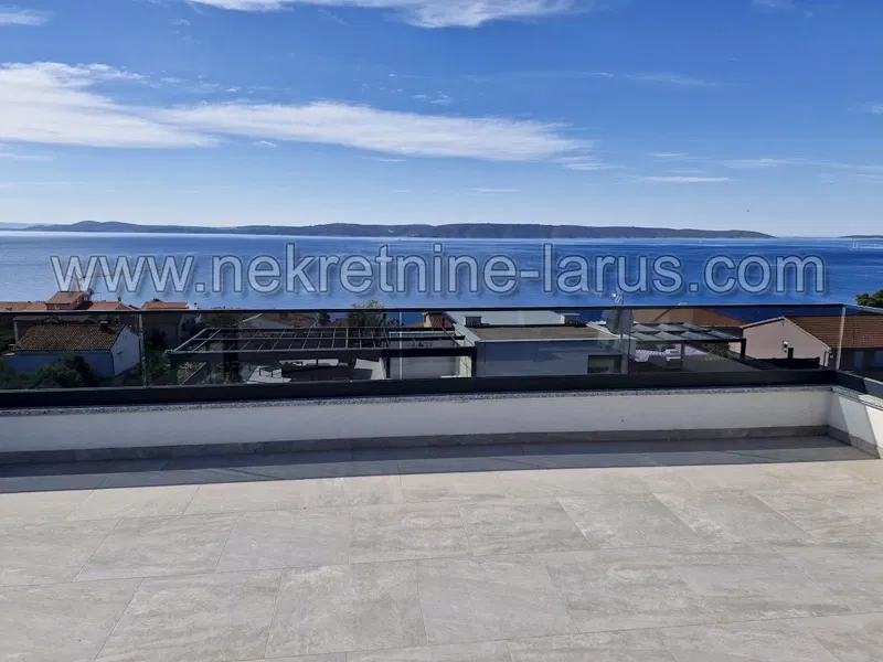 Penthouse S8 tetőterasszal, harmadik emelet, lift, úszómedence