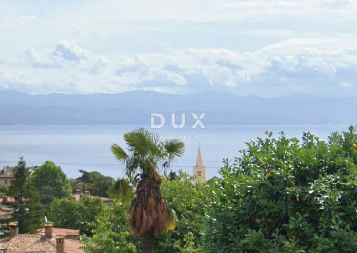 OPATIJA, LOVRAN - casa di 490 m2 con vista mare, a 300 m dal mare + area di 950 m2