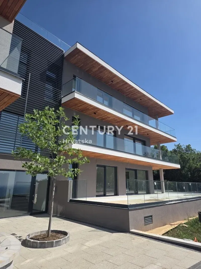 RIJEKA, LUXURY 3-BEDROOM + DINING ROOM APARTMENT IN MODERN NEW BUILDING, PENTHOUSE WITH PRIVATE POOL AND ROOFTOP TERRACE OFFERING A BEAUTIFUL VIEW OF KVARNER, UNDERGROUND GARAGE WITH 3 PARKING SPACES – 2