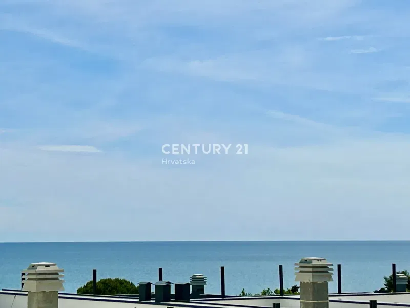 UMAG, SURROUNDINGS, FULLY FURNISHED APARTMENT ONLY 200 METERS FROM THE BEACH WITH SEA VIEW – 2