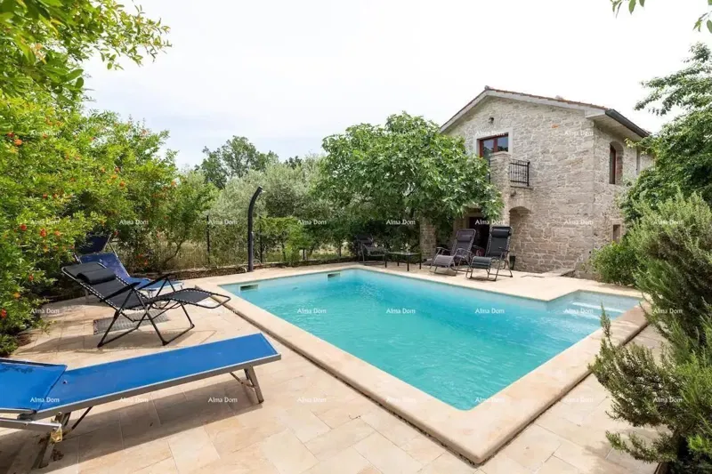 Marčana. Two stone houses with a swimming pool. – 2