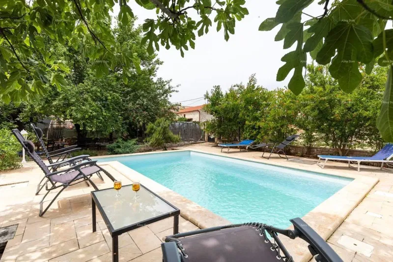 Marčana. Two stone houses with a swimming pool. – 3
