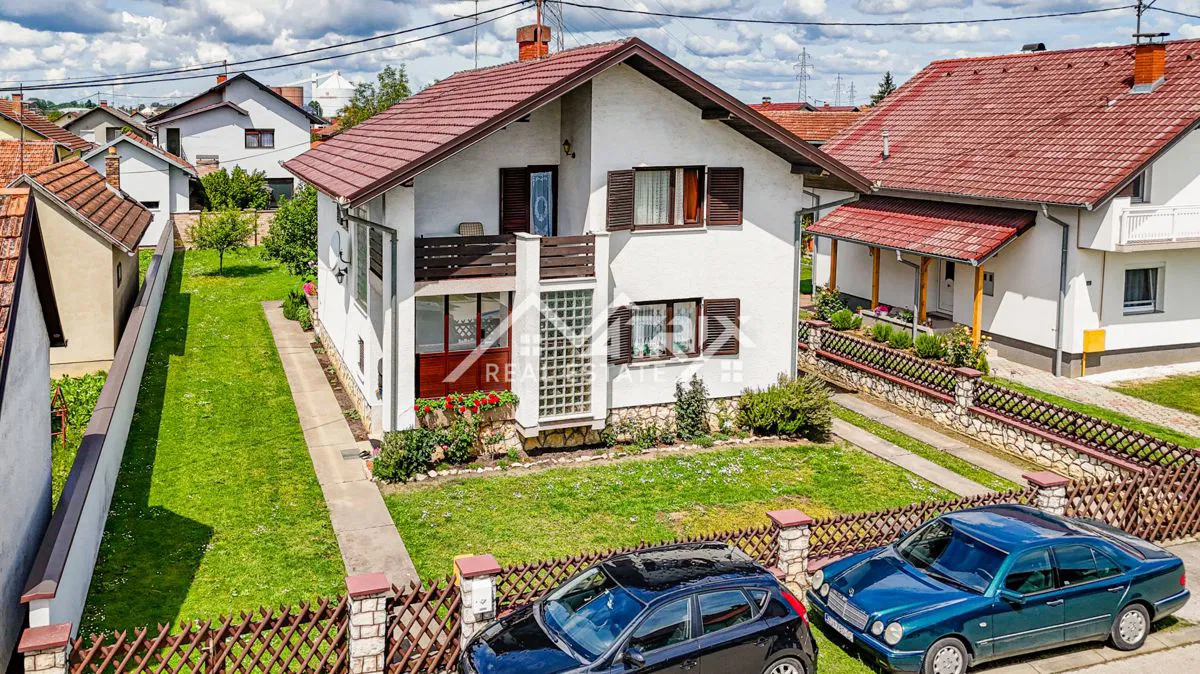 Županja, dvije kuće s dvorištem i garažom