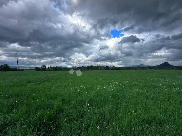 ZEMLJIŠTE S PROJEKTOM I PRAVOMOĆNOM GRADEVINSKOM