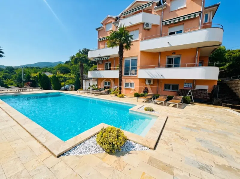 Villa con appartamenti con 8 appartamenti – 2