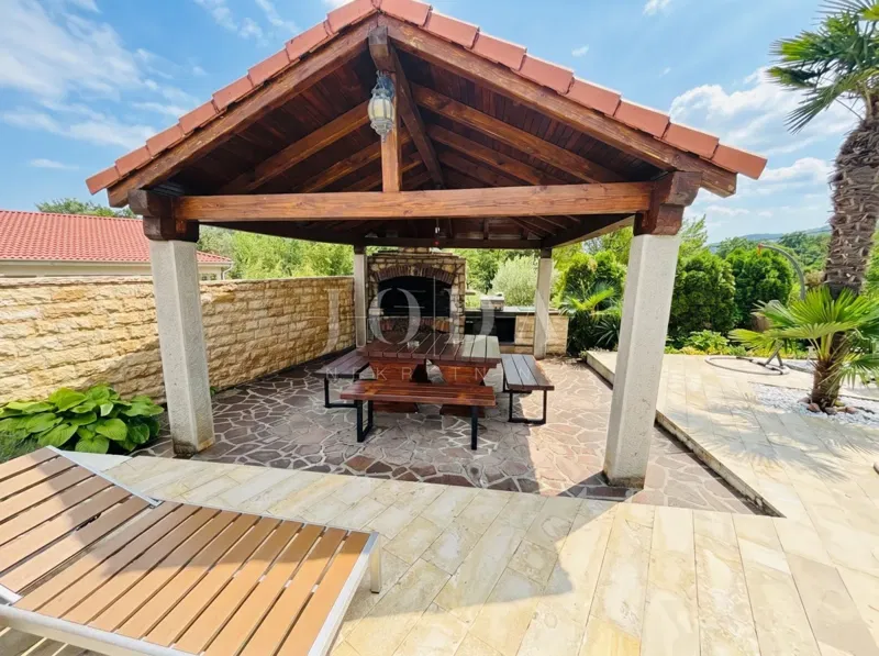Villa con appartamenti con 8 appartamenti – 3