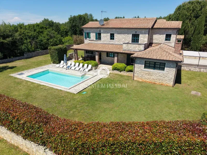 Mediterranean Villa with Spacious Garden and Pool – 3