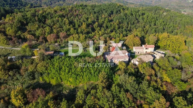 Istria, Lupoglav, dom, 646 m2, 8 domov na pozemku s rozlohou 22 000 m2