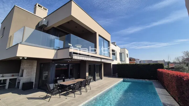 Moderne Luxusvilla mit Pool und Dachterrasse – Poreč, 500m zum Strand
