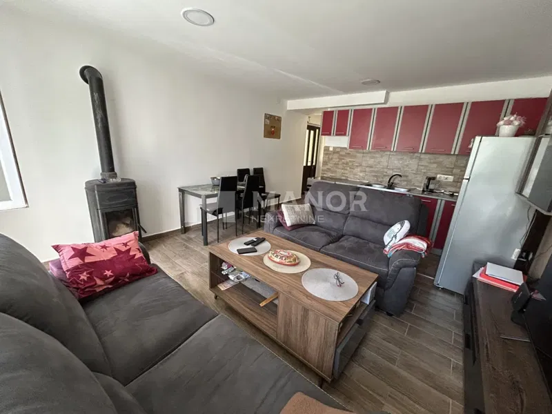 JELENJE, LUKEŽI - Adaptirana dvojna kuća, 90 m2