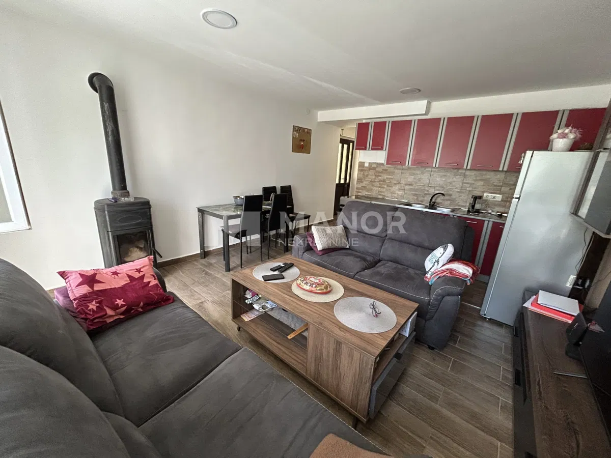 JELENJE, LUKEŽI - Adaptirana dvojna kuća, 90 m2