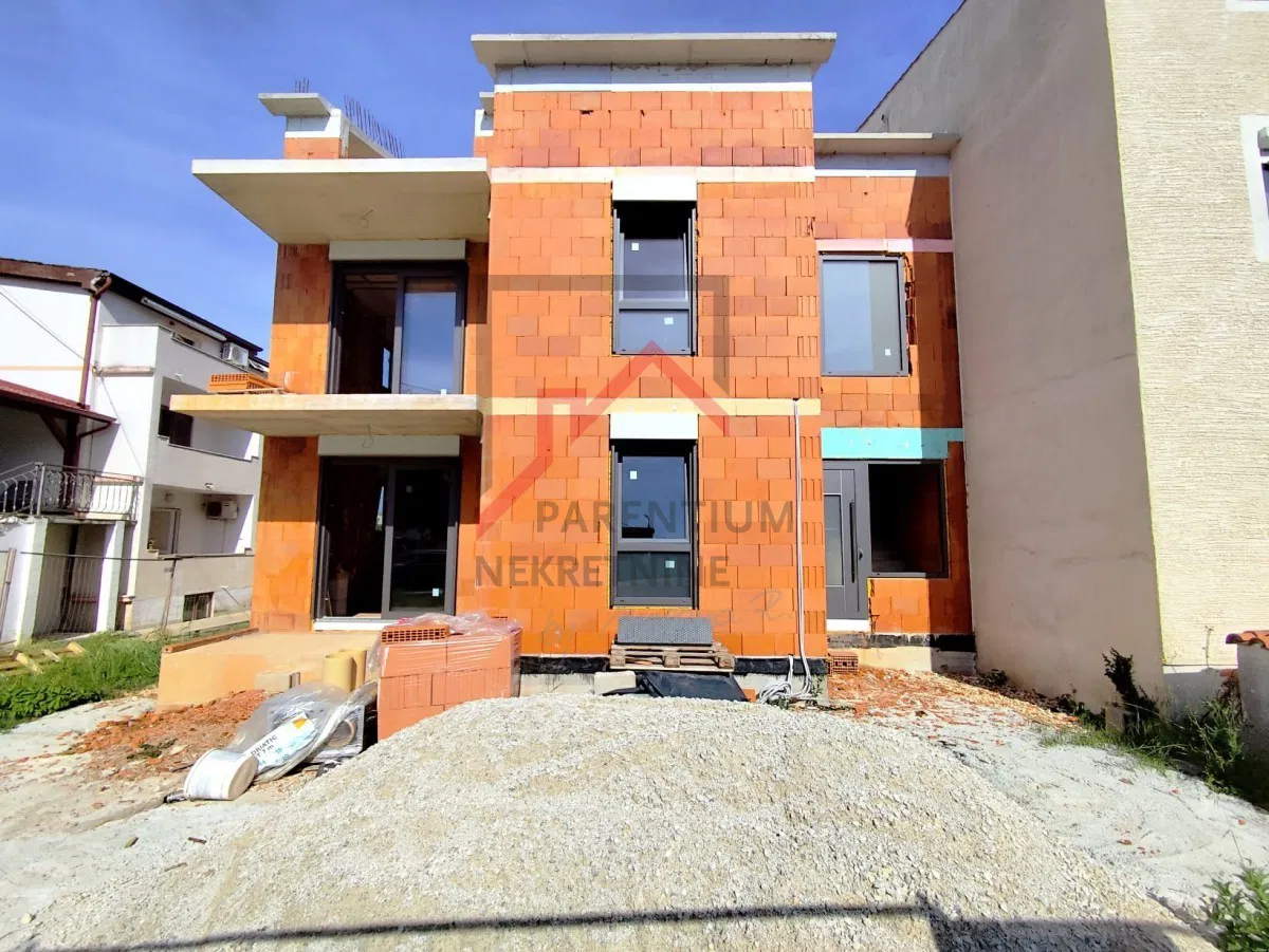 Istria, Funtana – Nuovo appartamento in costruzione, a 500 m dal mare, 2° piano, posto auto