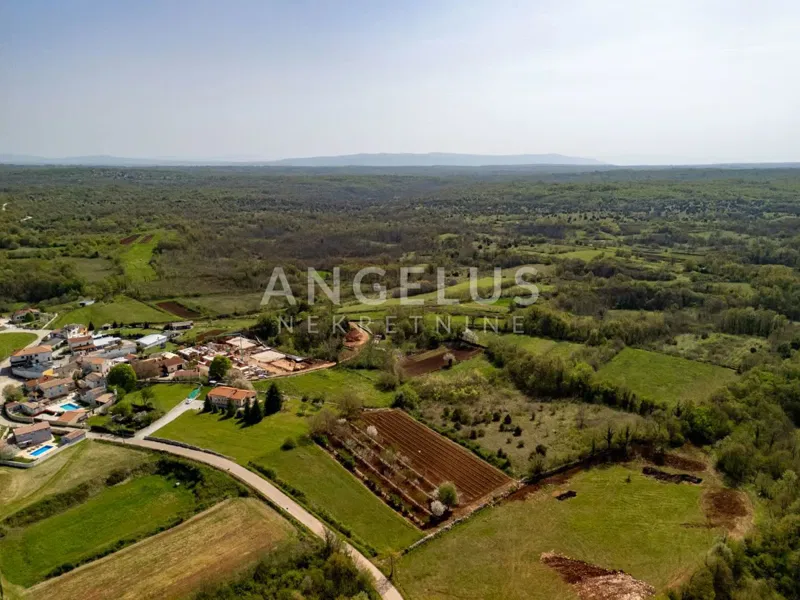Istria, Svetvinčenat - land in a built-up area, 3715m2 – 3