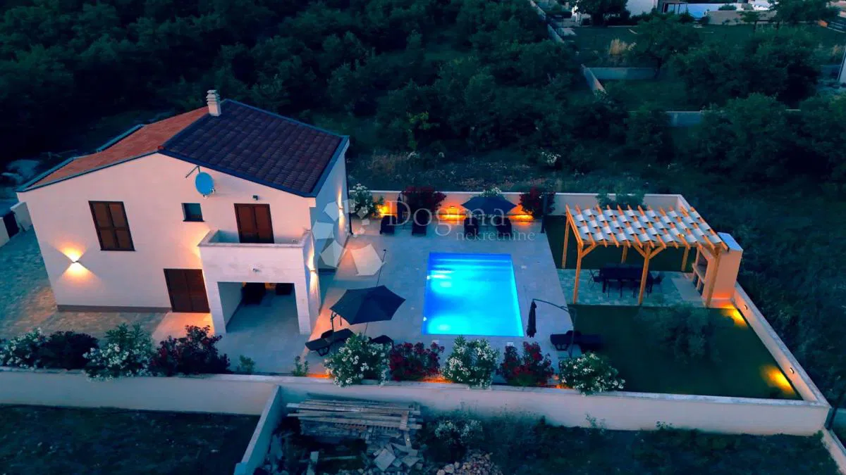 KVALITETNA NOVOGRADNJA U MURVICI: Moderna kuća s bazenom, 146 m²