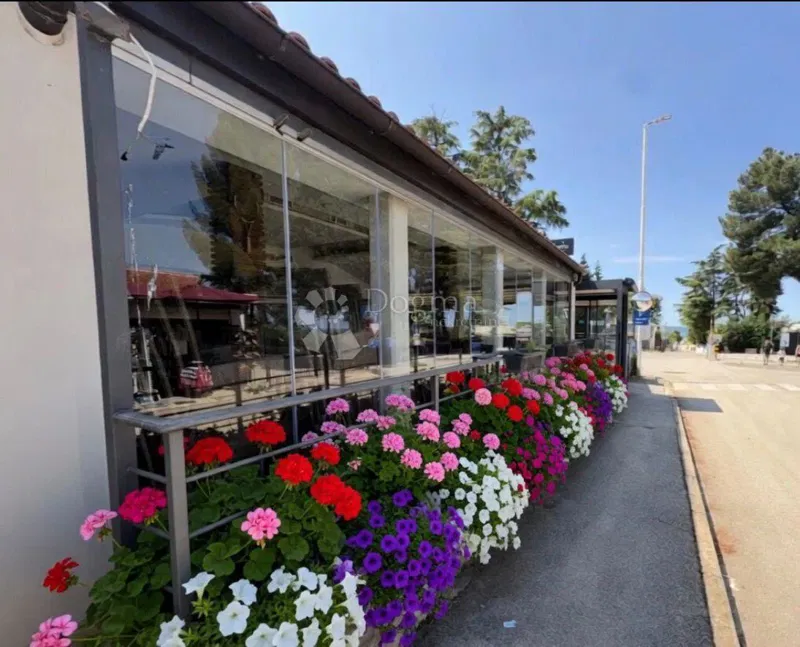 Kereskedelmi Poreč, 300m2