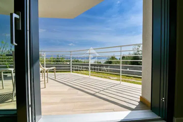 ATTRAENTE APPARTAMENTO AL PIANO TERRA DI UN NUOVO EDIFICIO, VISTA, PARCHEGGIO – 3