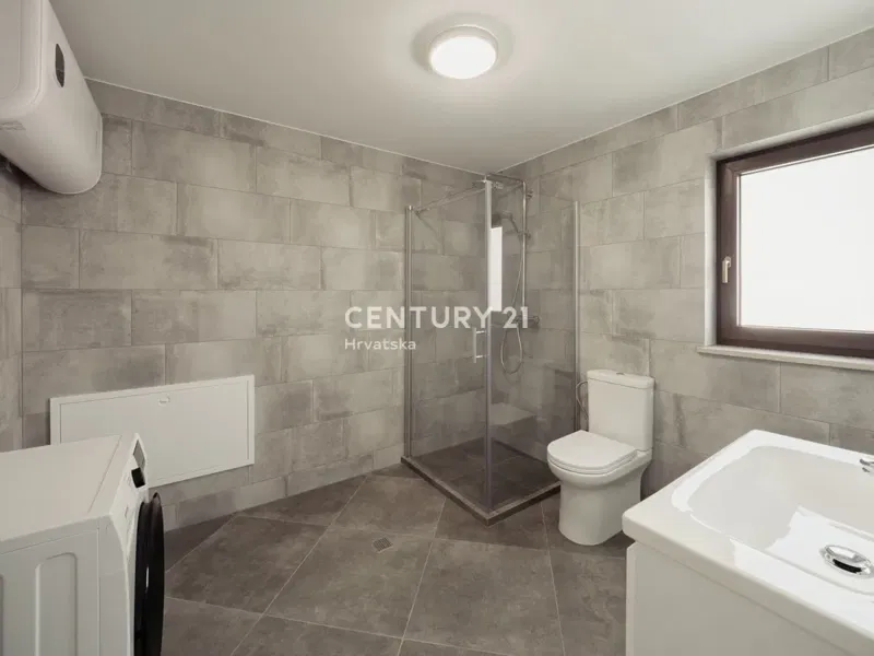 ROVINJ, THREE-BEDROOM APARTMENT FOR SALE ON THE SECOND FLOOR, 1300 M FROM THE SEA – 3