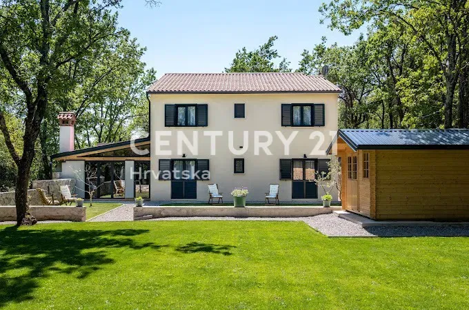LABIN, MODERNLY EQUIPPED NEW HOUSE WITH A POOL, CLOSE TO THE CITY, SURROUNDED BY GREENERY – 2