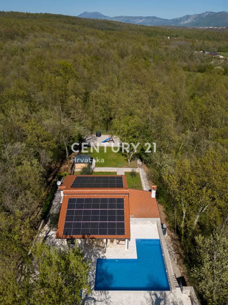 LABIN, MODERNLY EQUIPPED NEW HOUSE WITH A POOL, CLOSE TO THE CITY, SURROUNDED BY GREENERY – 3