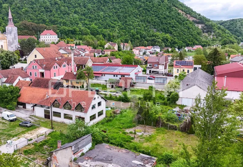 Edificio commerciale, Pregrada, Centro, Contea di Krapina Zagorje, 427,42m2 su un lotto di 1538m2