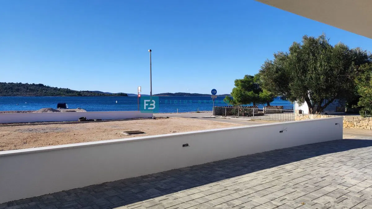 VODICE - SRIMA, 1.red do mora, poslovni prostor na top lokaciji