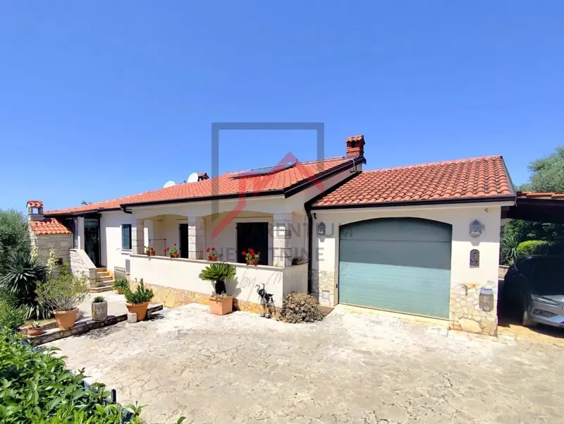 Casa a un solo piano con 2 camere da letto, piscina e garage, in una posizione tranquilla vicino a Parenzo. – 2