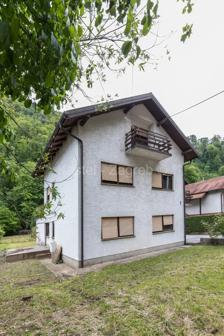 Samobor, centar, kuća i dvorište 1021m2,