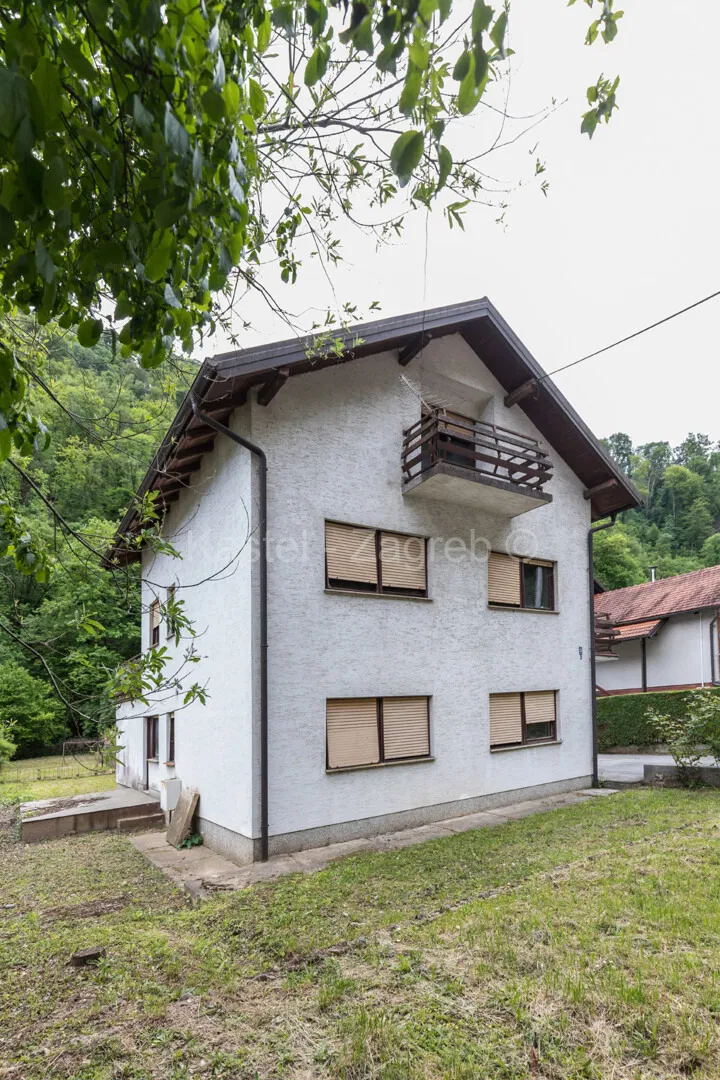 Samobor, centar, kuća i dvorište 1021m2,