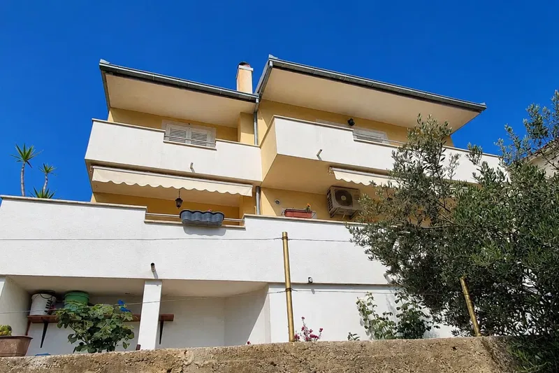 Family house with two apartments and a view of Split – 2