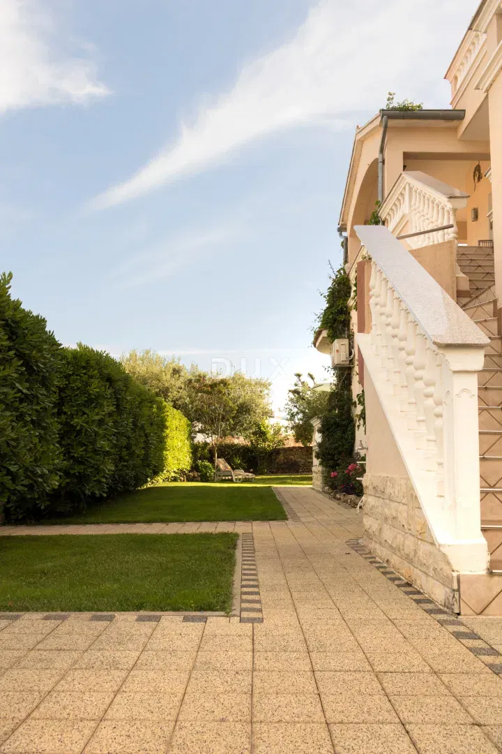 Vodice, Obrove, villa, 291.76 m2, three floors, yard – 3