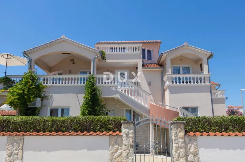 Vodice, Obrove, villa, 291.76 m2, three floors, yard – 2