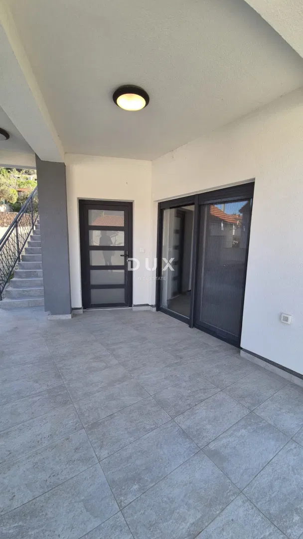 ZADAR, VINJERAC - PRÍLEŽITOSŤ! Prémiový apartmán so záhradou
