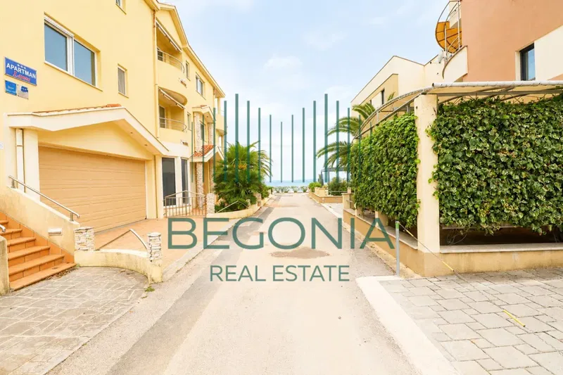 DALMACIJA-PRIVLAKA-APARTMAN U PRVOM REDU DO MORA