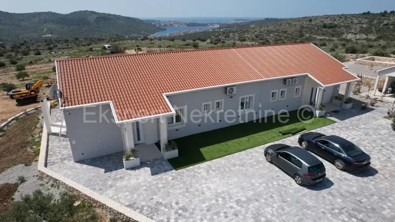 Luksuzna villa na 2 hektara zemljišta s panoramskim pogledom na more