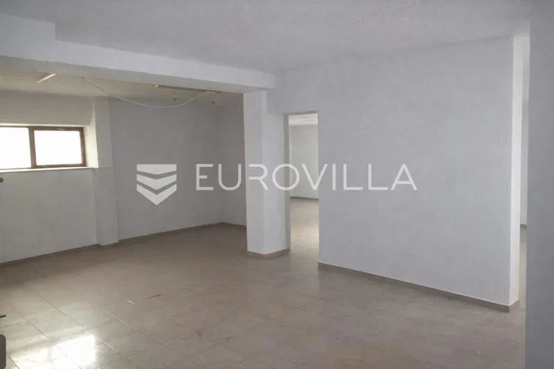 Donji Miholjac, Centar, prodaja prostranog poslovnog prostora površine 122,40 m²
