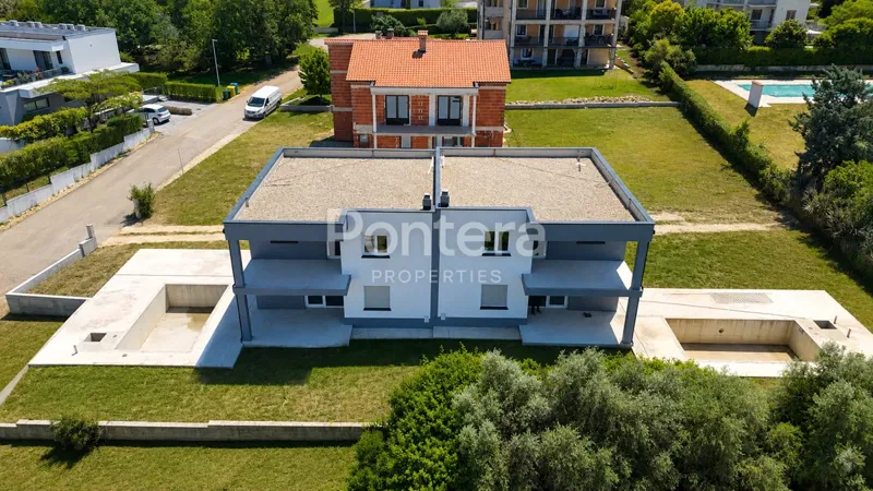 ISTRIA, PARENZO - Moderna casa bifamiliare con piscina in ottima posizione, a 1,5 km dal mare – 2