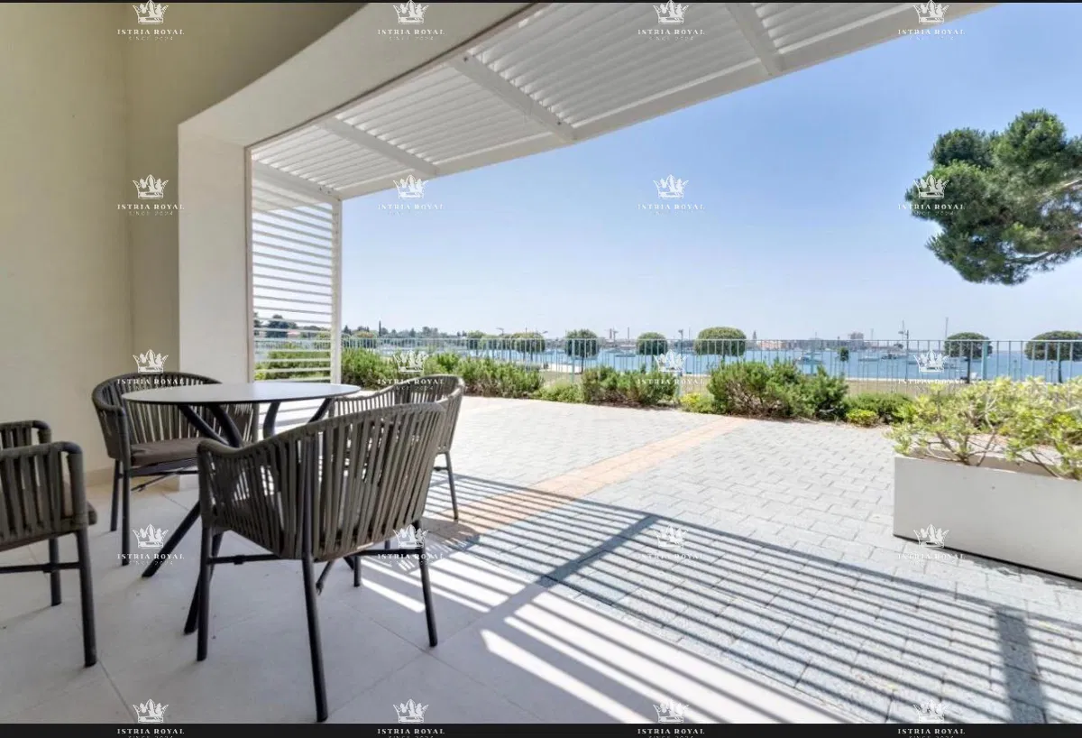 Istra, umag stan 59m2,prvi red do mora, resort,bazen, garaža, luksuzno