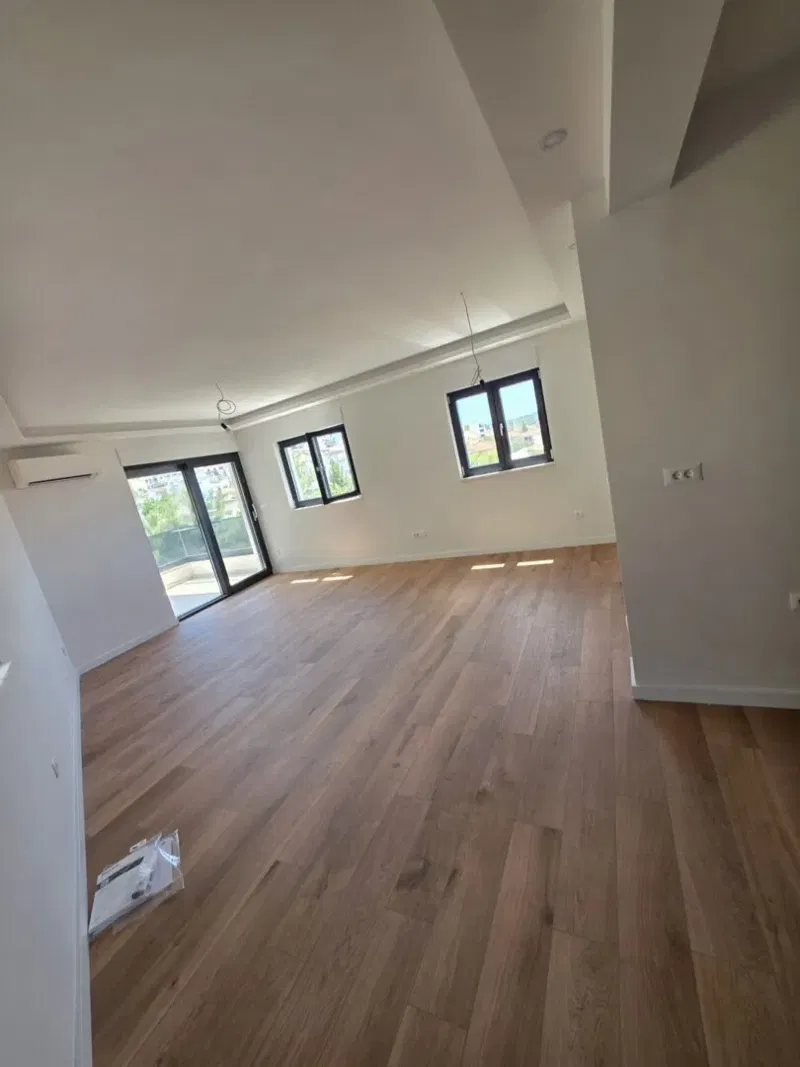Makarska, Zentrum, zwei Schlafzimmer, Meerblick, Parkplatz, NEU!
