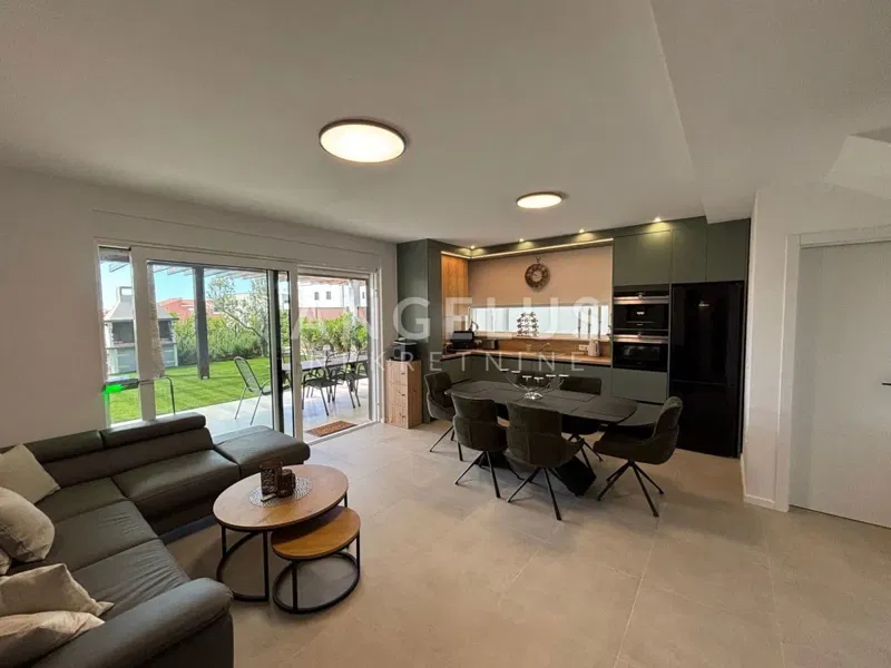 Kroatien, Trogir – Voll möbliertes Haus mit schönem Garten, 112 m², Langzeitmiete