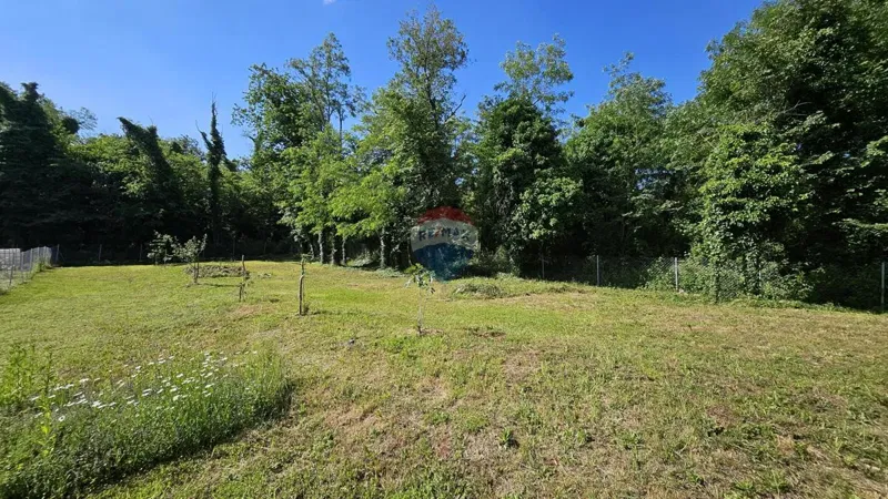 Non-structural plot Umag, 1.345m2 – 2