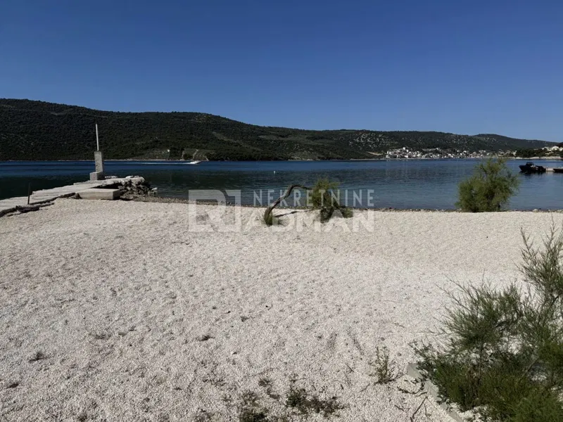 MARINA-kuća s okućnicom blizu mora