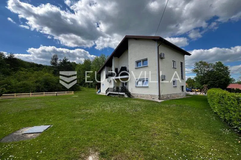 House, Plitvice, Rakovica, 4 apartments, 1200 m² yard garden plot – 2