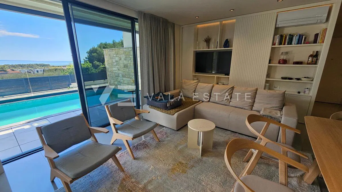 APPARTAMENTO AL PIANO TERRA CON PISCINA E VISTA MARE