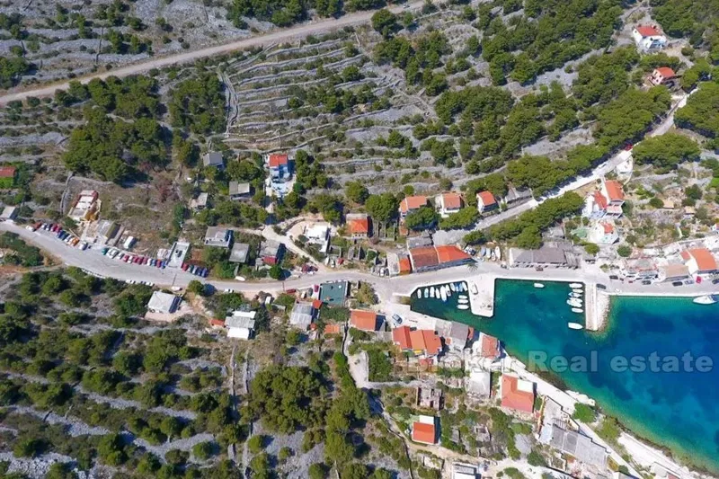 Casa non finita vicino al mare sull'isola vicino a Sibenik – 2