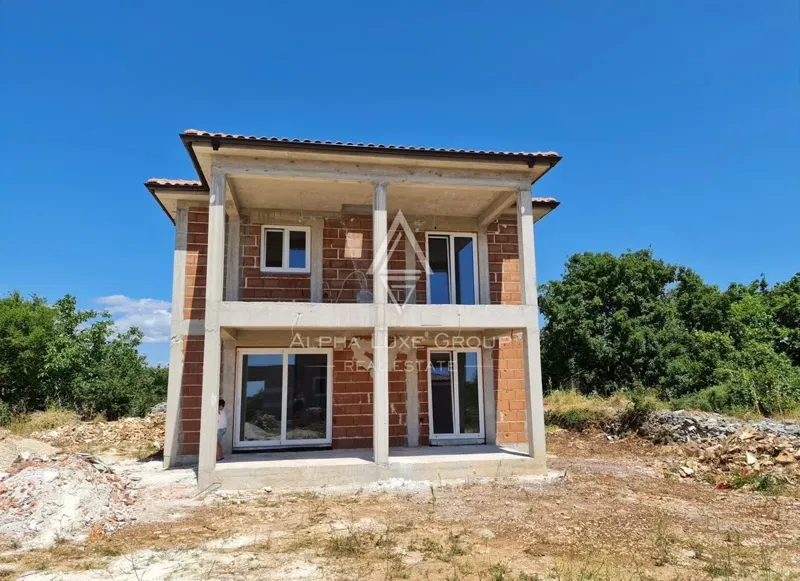 Istria, Kanfanar: Family house with building potential – 2