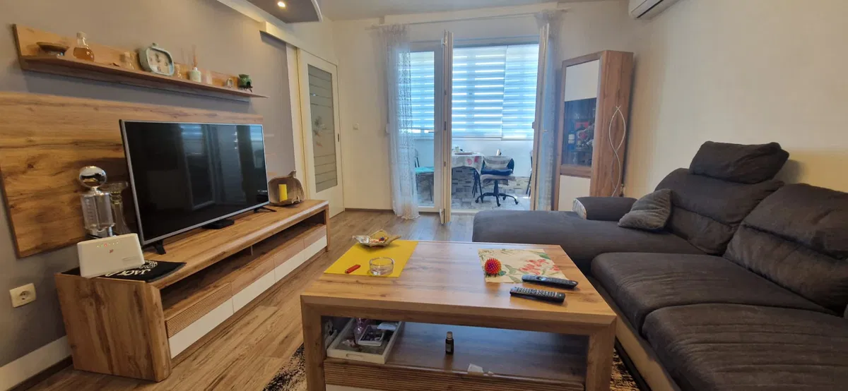 Zadar, Bulevar, moderan trosobni stan (69m2) s pogledom na more, TOP LOKACIJA
