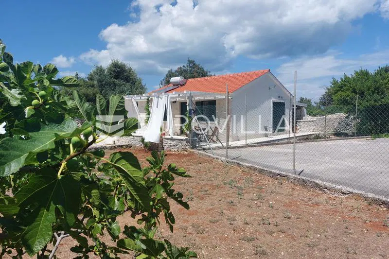 Otok Brač, Škrip, kuća s zemljištem
