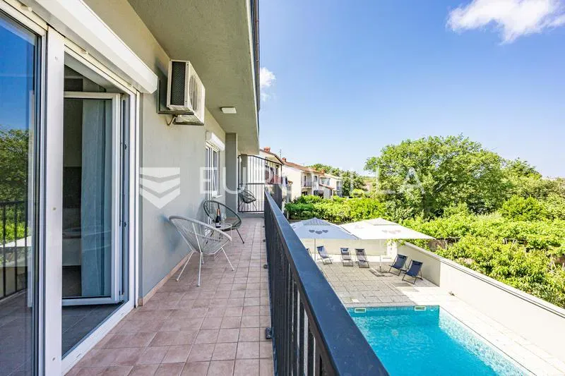 Istria, Pula, three-bedroom apartment, swimming pool, parking – 3